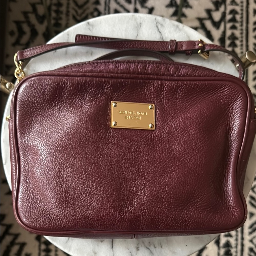 Michael Kors: Burgundy Jet Set Crossbody Bag